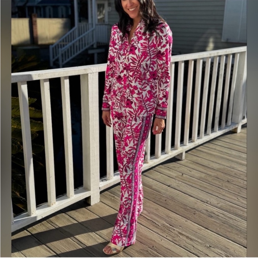 NWT Lilly Pulitzer UPF 50 + 32"
Grenada Knit Pant